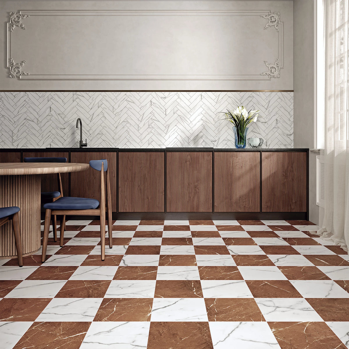 Carrelage Classic Marble Rojo Alicante effet marbre associé à Carrara en damier dans une cuisine