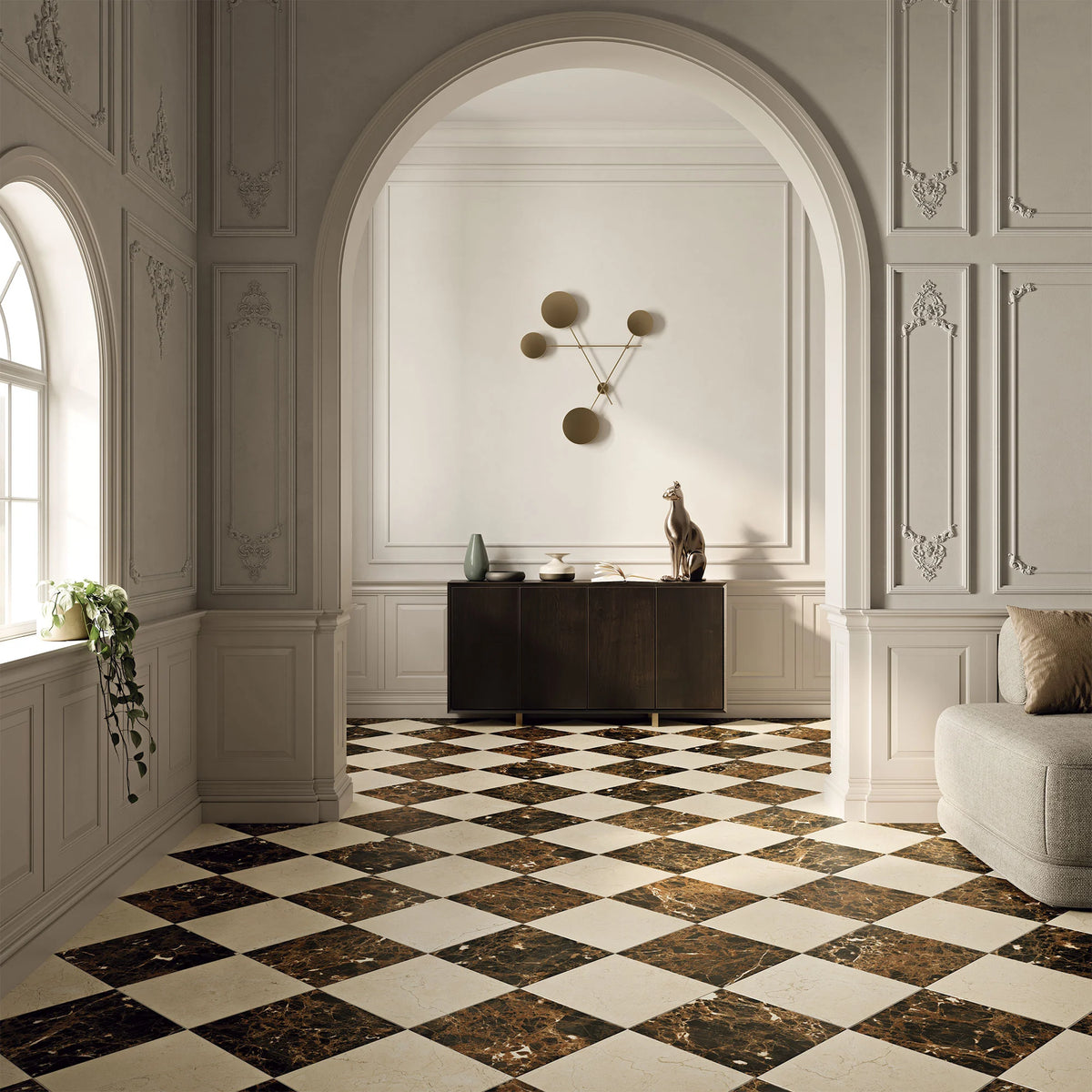 Carrelage Classic Marble Emperador effet marbre associé à Crema Marfil en damier